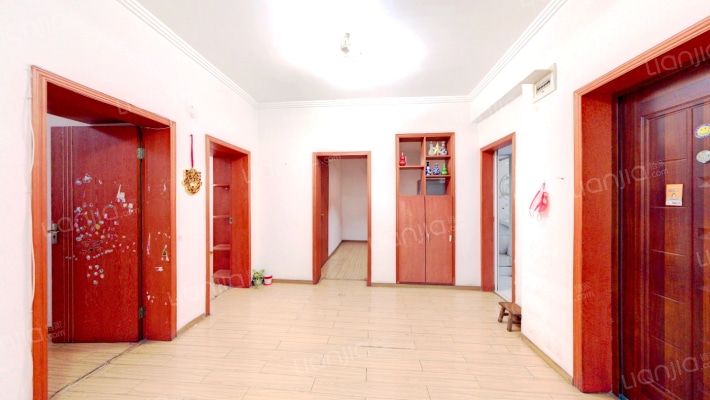 解放社区商业庭院二手房实景图