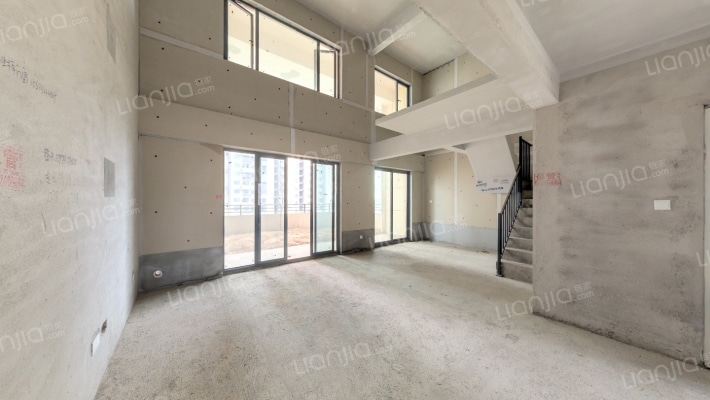 上置绿洲雅宾利二手房实景图