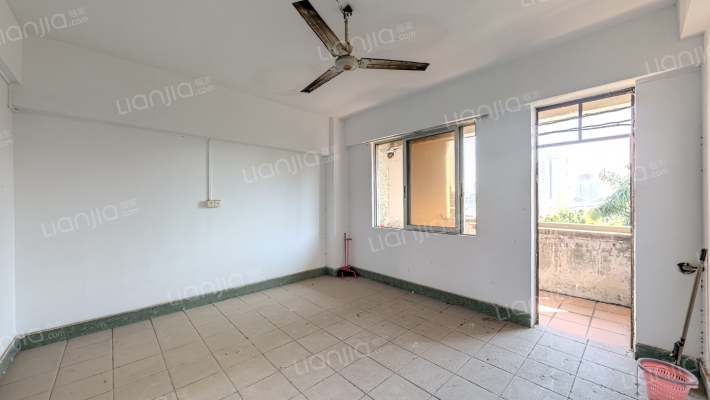 禾仓岭停车库商住楼二手房实景图