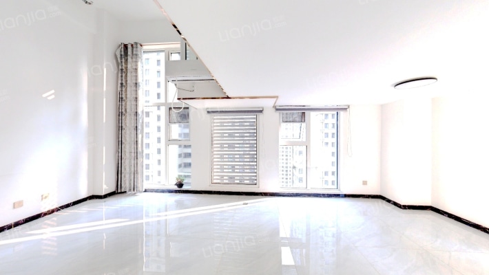 天山世界之门二手房实景图