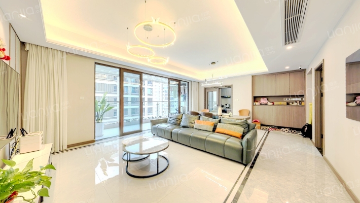 正黄翡翠堂二手房实景图