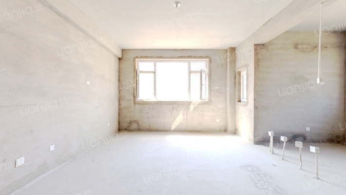 桦林彩雲城二手房实景图