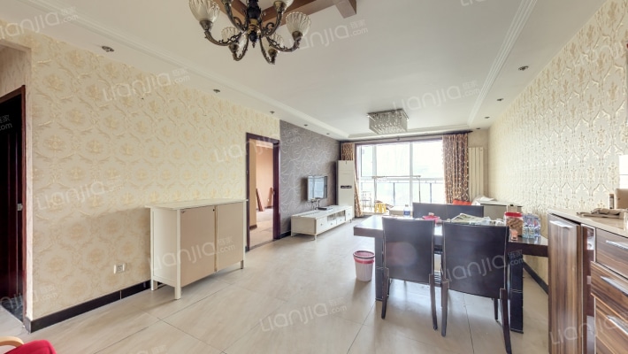 翡翠城五期二手房实景图