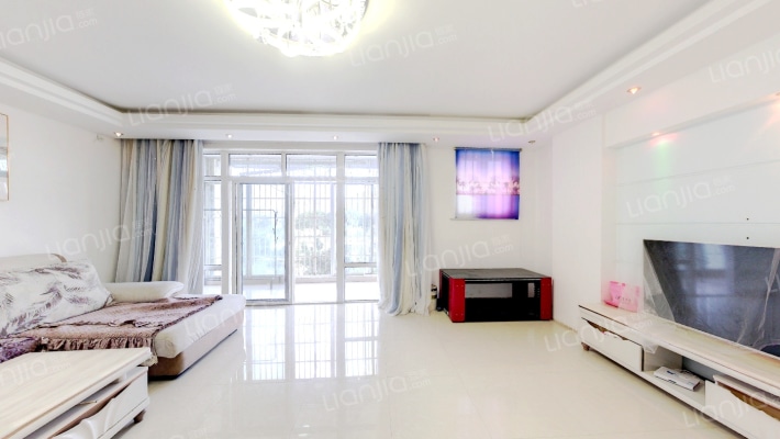 蓝天白云二手房实景图