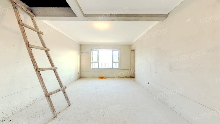 绿地海域中央墅C区二手房实景图