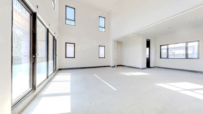 绿地海珀宫爵二手房实景图