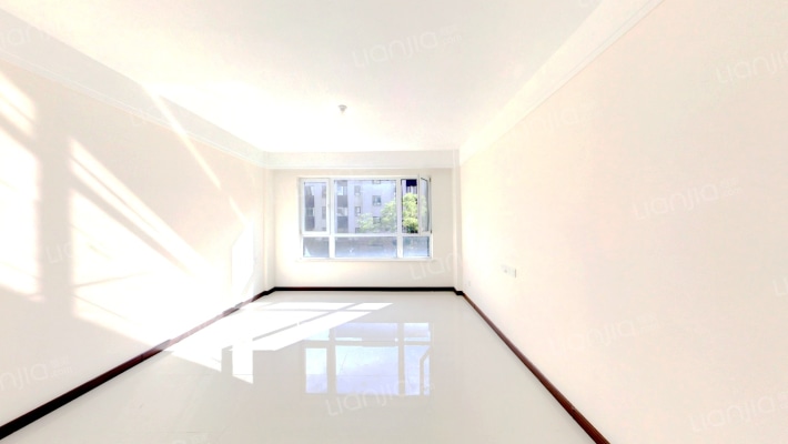 保利罗兰A4区二手房实景图