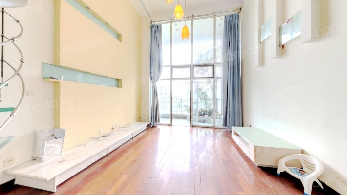 莱茵河畔二手房实景图