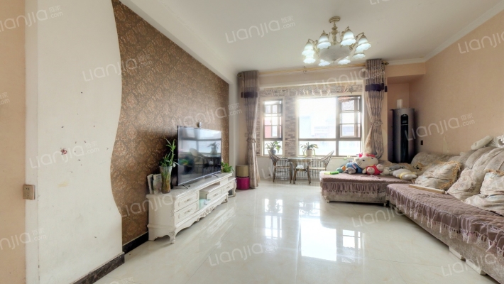 保利海上五月花玫瑰园二手房实景图