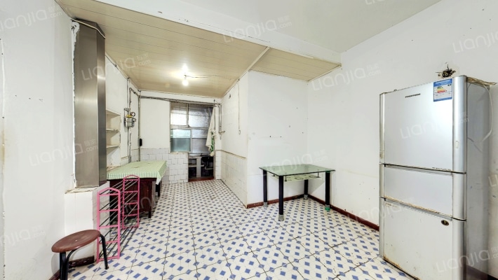 美专校街二手房实景图