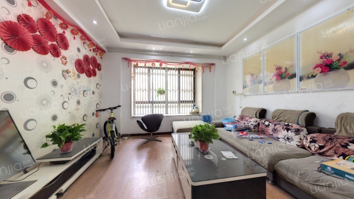 四月天小区二手房实景图