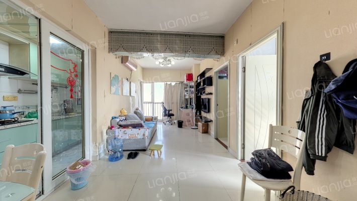 白金假日公寓二手房实景图