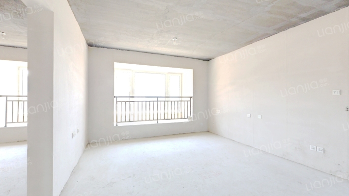 保利金地湖光山语二手房实景图