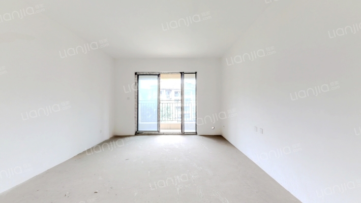 城海滨江春城二手房实景图