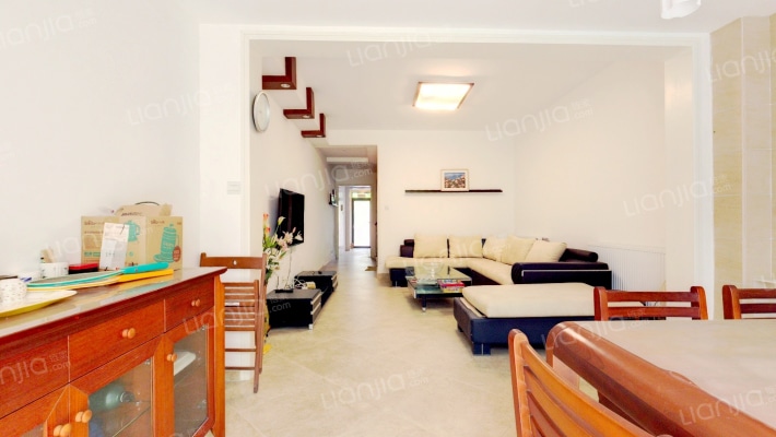 高尔国际2期二手房实景图