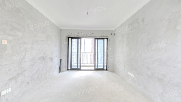 世荣碧水岸二手房实景图