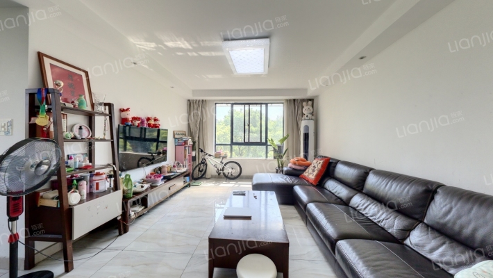 多蓝水岸蓝波苑二手房实景图