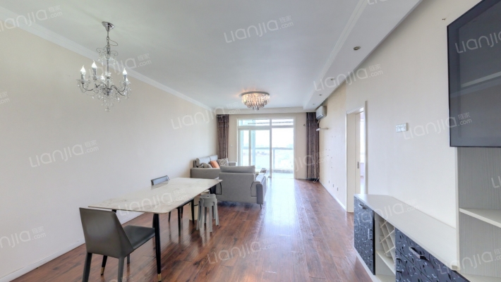 亚麦山城一期二手房实景图