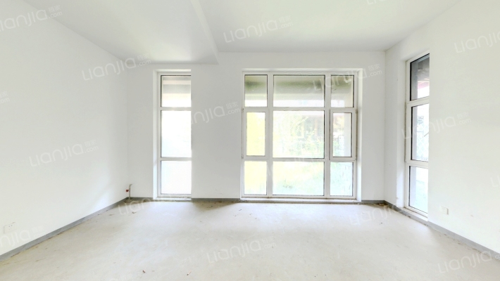 青岛小镇观湖西区二手房实景图