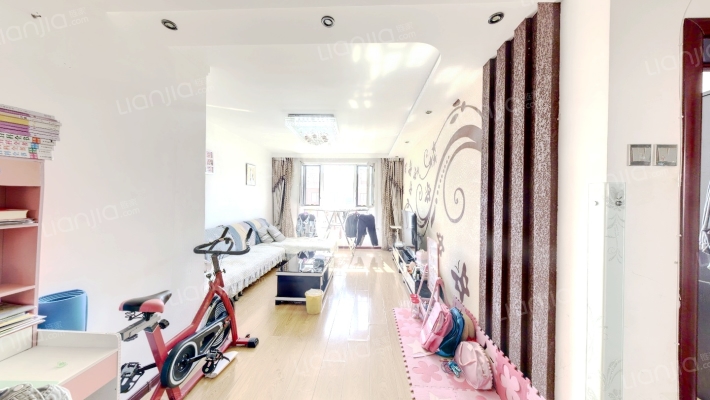 万龙第八城B区二手房实景图