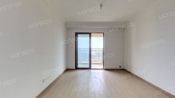 世茂龙湾八期二手房实景图