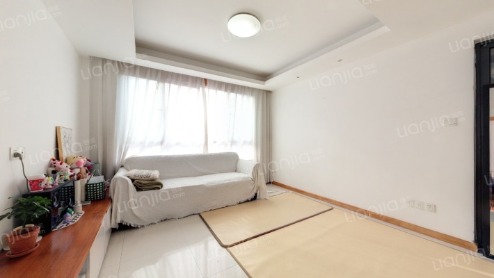 铂金公寓二手房实景图