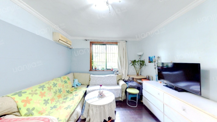 龙柏易居公寓二手房实景图