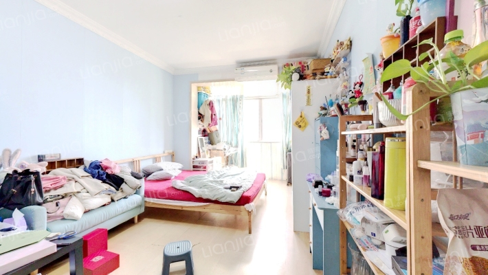 万航渡路713号二手房实景图