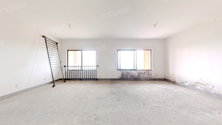 绿地香奈二手房实景图