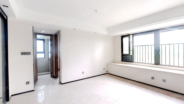 万科中南翡翠江湾二手房实景图