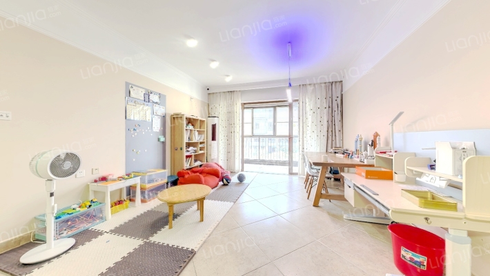 万科兰乔圣菲二手房实景图