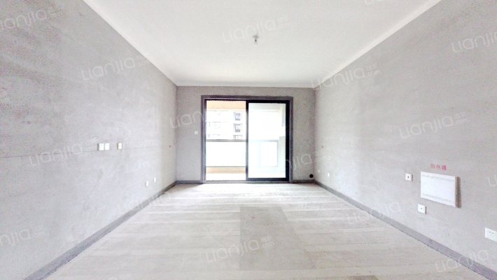 永威枫香庭西院二手房实景图