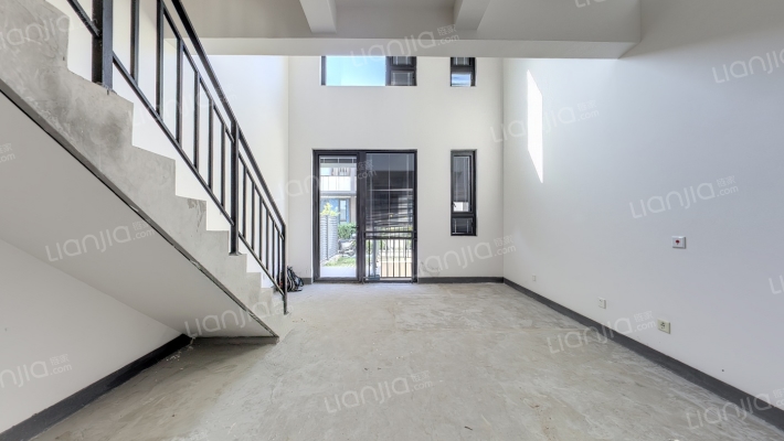 东滩云墅二手房实景图