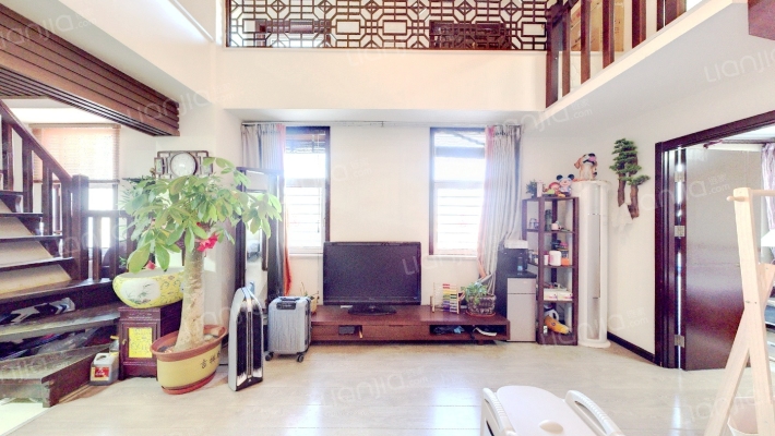 六维极景二手房实景图