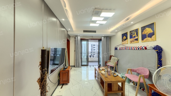 绿地海外滩摩尔公馆二手房实景图