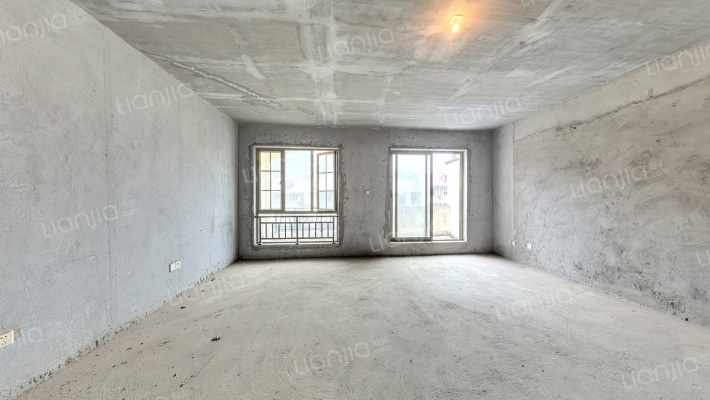 卓越蔚蓝海岸二期二手房实景图