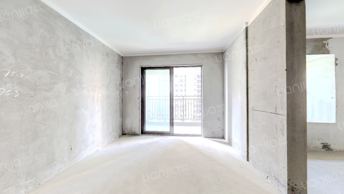 南益名悦华府二手房实景图