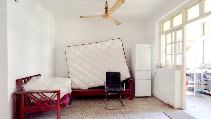 集街西村二手房实景图