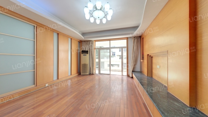 公务员小区二手房实景图