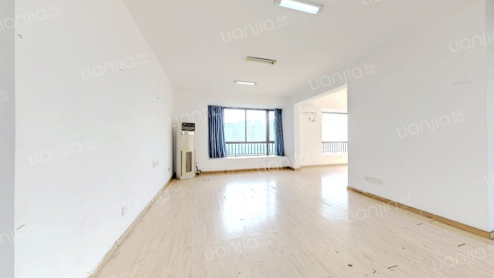 光谷中心花园二手房实景图