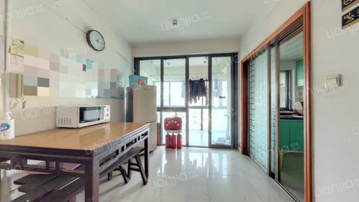 青年城二手房实景图