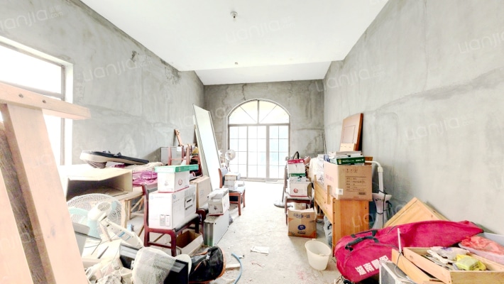 中铁水映加州二手房实景图