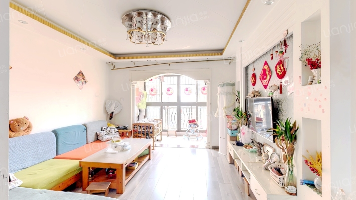 圣地雅阁A区二手房实景图