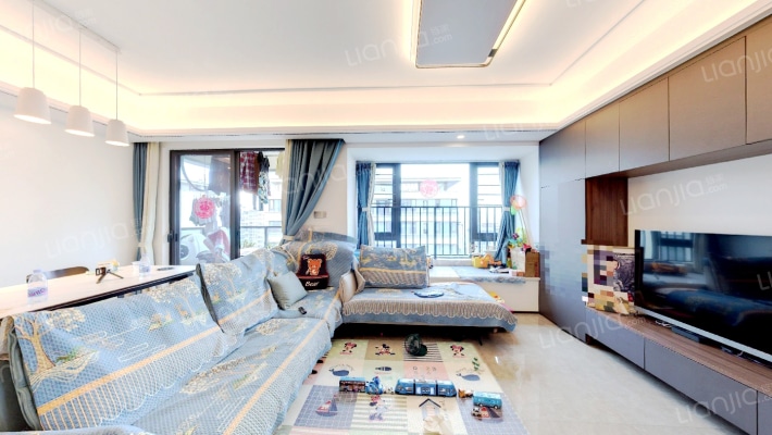 江山云出云晴二手房实景图