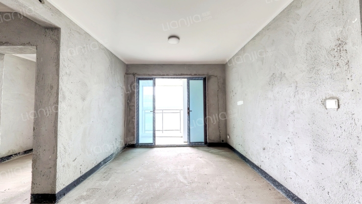 荣安林语春风B区二手房实景图