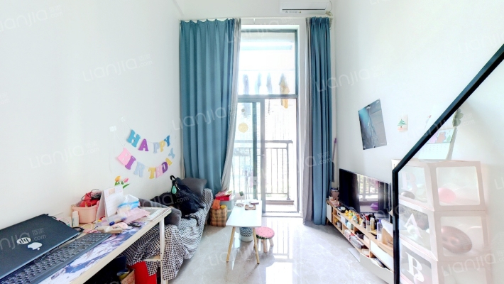 万科A32二手房实景图