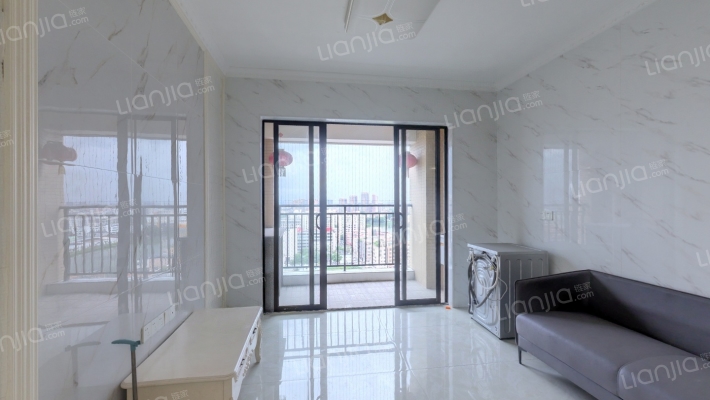 信鸿蔚蓝海岸二手房实景图