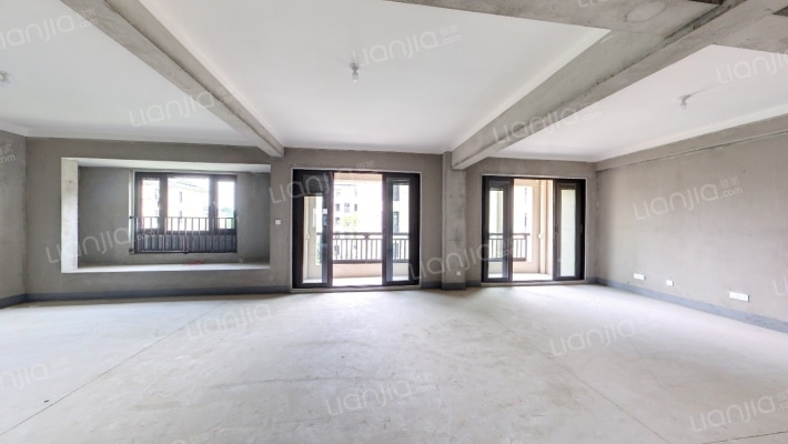 融创银城滴翠园南区二手房实景图