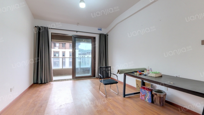 绿城云栖玫瑰园二手房实景图