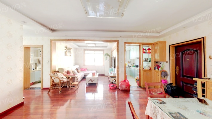 需浦新村二手房实景图